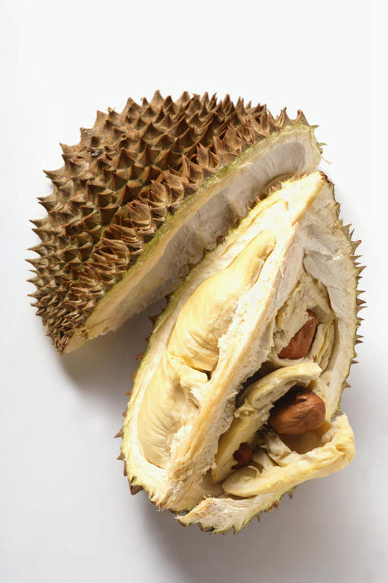 无人,竖图,俯视,室内,特写,白天,白色背景,餐桌,桌子,水果,切开,阴影,新鲜,反射,影子,生食,食品,果实,榴莲,食物,一个,切,摄影,有机食品,绿色食品,影棚,单个,餐台,剖面,切面,麝香猫果,水果之王,彩图,高角度拍摄,影棚拍摄,拍摄