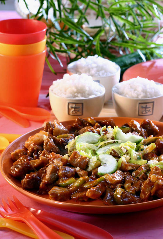 米饭,无人,竖图,俯视,室内,特写,白天,烹饪,中餐,桌面,桌子,蔬菜,杯子,餐具,阴影,新鲜,反射,木制,碟子,盘,影子,陶瓷,谷类,谷物,肉,料理,食品,陶瓷制品,饭,米,咕咾肉,咕噜肉,猪肉,大米,菜肴,美食,肉类,玻璃制品,食物,盘子,木制品,容器,水杯,碟,碗,中式,摄影,佳肴,有机食品,绿色食品,影棚,储藏,五谷,储存,肉食,豚肉,甜酸肉,玻璃杯,彩图,高角度拍摄,影棚拍摄,拍摄,贮存