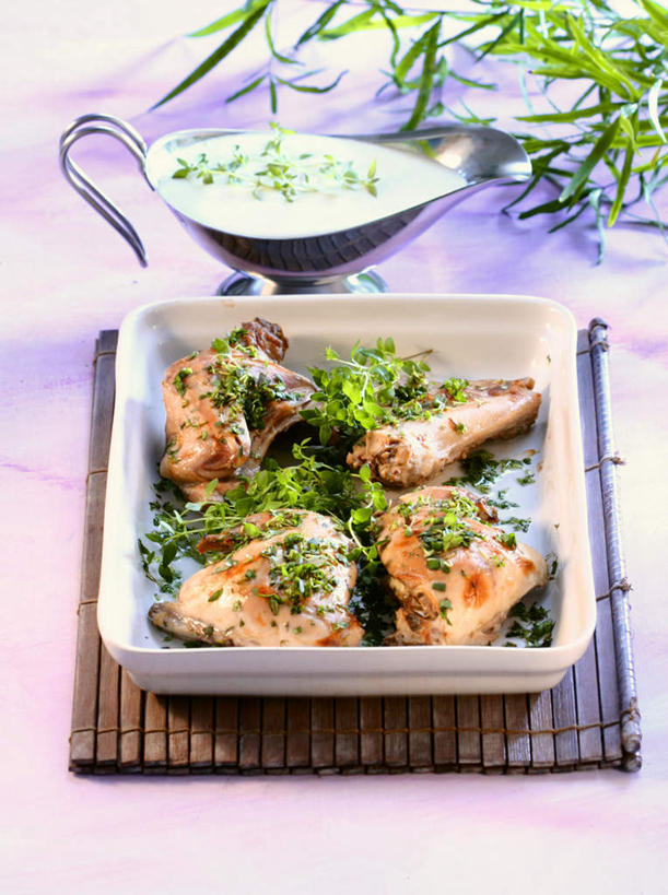 无人,竖图,俯视,室内,特写,白天,烹饪,中餐,桌面,桌子,蔬菜,叶子,阴影,朦胧,模糊,新鲜,反射,木制,壶,影子,陶瓷,调料,酱料,酱汁,肉,佐料,料理,食品,绿叶,陶瓷制品,调味品,调味料,酱油,酱,菜肴,美食,肉类,水壶,食物,茶壶,木制品,容器,碗,香草,中式,嫩叶,摄影,佳肴,有机食品,绿色食品,影棚,储藏,储存,肉食,兔肉,肉干,兔肉干,芳香植物,豉油,叶,叶片,彩图,高角度拍摄,影棚拍摄,拍摄,贮存