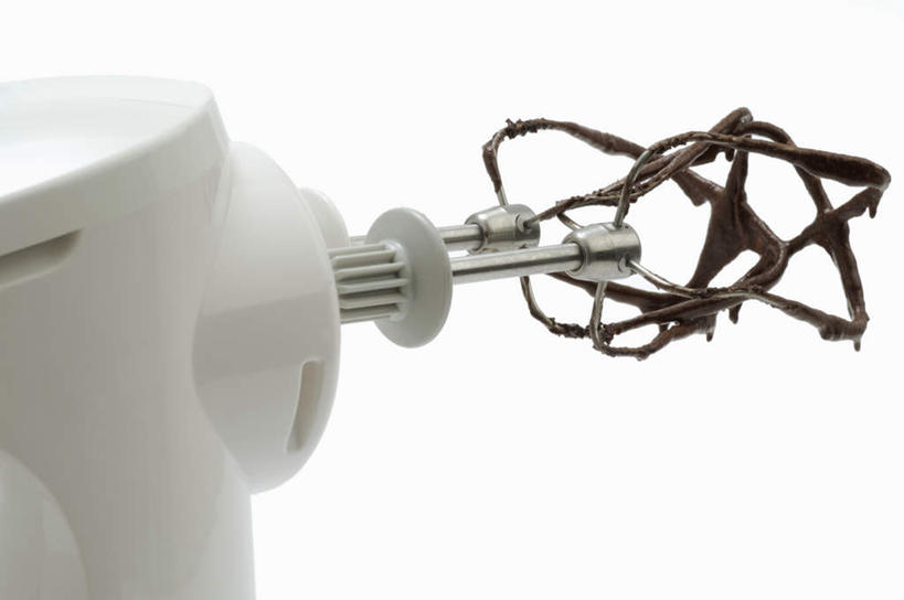 无人,横图,俯视,室内,特写,白天,白色背景,烹饪,桌面,桌子,厨具,金属制品,阴影,融化,反射,金属,木制,影子,食品,糖,糖果,甜点,甜品,食物,一个,木制品,打蛋器,搅拌器,甜食,巧克力,摄影,影棚,单个,朱古力,黑巧克力,烹饪用具,熔化,溶化,熔解,消溶,电动打蛋器,烹调用具,烹调,彩图,高角度拍摄,影棚拍摄,拍摄