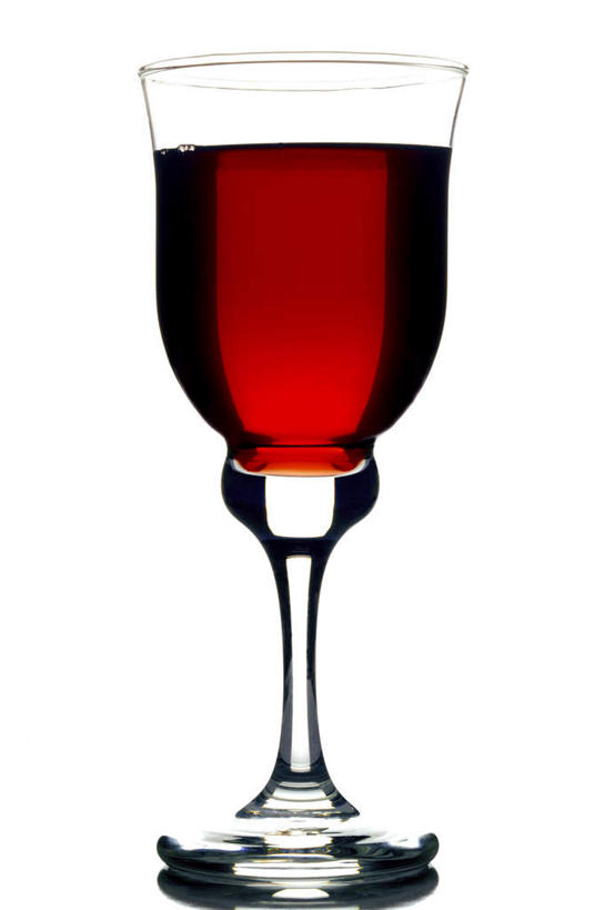 果汁,无人,竖图,室内,特写,白天,白色背景,正面,浆果,杯子,水果,阴影,新鲜,反射,高脚杯,影子,红酒杯,饮品,一杯,玻璃制品,饮料,红色,酒杯,摄影,影棚,曼越桔,蔓越橘,小红莓,葡萄酒杯,可口,酸莓,适口,玻璃杯,彩图,影棚拍摄,拍摄