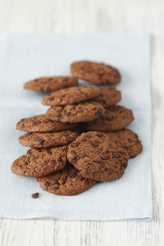 点心,无人,竖图,俯视,室内,特写,白天,餐桌,桌子,一堆,许多,阴影,堆叠,堆积,反射,影子,食品,糖,糖果,甜点,甜品,曲奇,食物,饼干,甜食,零食,巧克力,餐台,朱古力,堆,曲奇饼,曲奇饼干,巧克力曲奇,彩图,高角度拍摄