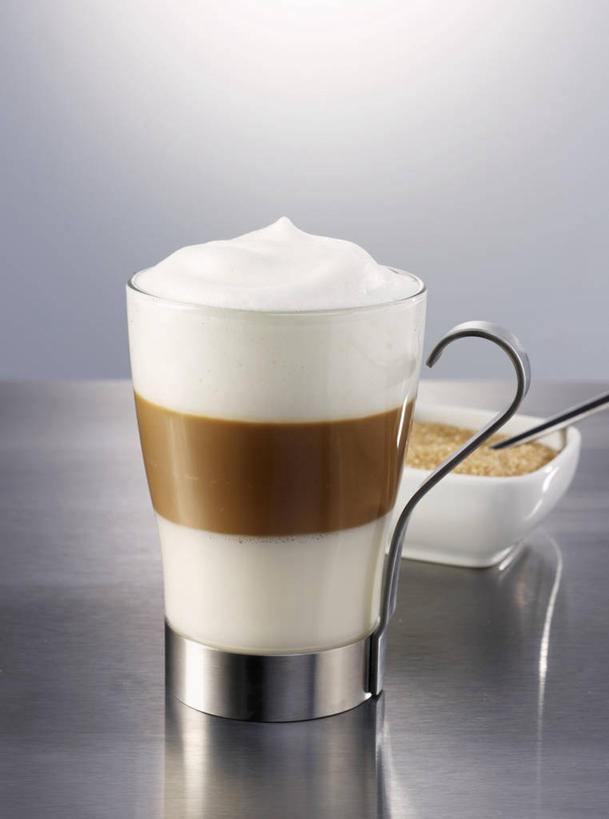 咖啡,无人,竖图,室内,特写,白天,正面,幸福,餐桌,桌子,杯子,玻璃,阴影,灰色背景,反射,影子,咖啡杯,一杯,娱乐,玻璃制品,饮料,享受,休闲,温馨,放松,乐趣,摄影,影棚,餐台,提神,舒适,醒脑,软饮料,拿铁,拿铁咖啡,彩图,影棚拍摄,拍摄