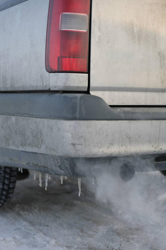 无人,竖图,室外,特写,白天,正面,安全,雪,大雪,环保,积雪,雪景,烟雾,冬季,冬天,防护,寒冷,能源,保护,回收,尾气,资源,保险,利用,低碳,循环,保全,周全,安稳,安定,严寒,持续,平安,彩图,汽车保险杠,保险杠