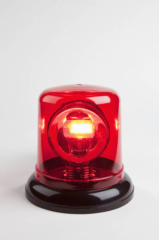 无人,竖图,室内,特写,白天,白色背景,正面,静物,照明,阴影,反射,影子,灯光,灯,一个,红色,灯具,摄影,影棚,单个,照亮,照明设备,应急灯,彩图,影棚拍摄,拍摄