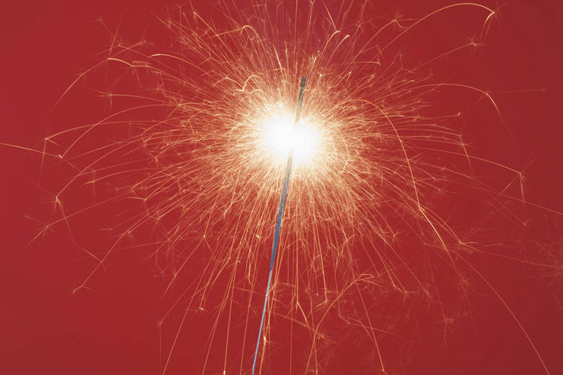 无人,横图,室内,白天,正面,烟火,红色背景,焰火,金色,摄影,影棚,富贵,礼花,仙女棒,忠诚,花炮,礼花炮,富丽,名誉,荣华,手持喷泉,手持烟花,烟花,彩图,影棚拍摄,拍摄