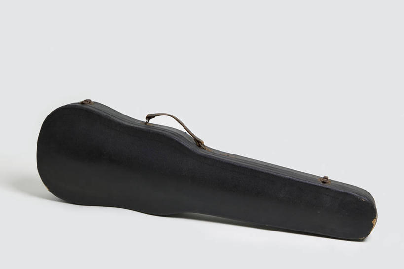 无人,横图,室内,特写,白天,白色背景,正面,静物,阴影,反射,木制,木盒,影子,乐器,弦乐器,小提琴,一个,黑色,木制品,容器,摄影,影棚,单个,储藏,储存,弓拉弦乐器,弓拉弦鸣乐器,彩图,影棚拍摄,拍摄,小提琴盒,小提琴琴盒,贮存