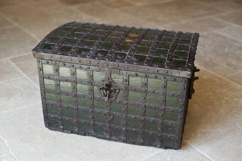 无人,横图,俯视,室内,白天,安全,静物,金属制品,阴影,反射,金属,瓷砖,地砖,影子,防护,钥匙,地面,锁,一个,容器,箱子,单个,储藏,保护,开启,储存,封闭,保险,私密,保全,周全,安稳,安定,防盗,宝物,平安,宝箱,彩图,高角度拍摄,宝贝,贮存