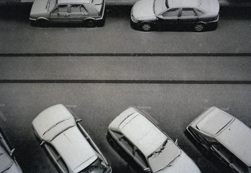 无人,停车场,横图,俯视,室外,白天,度假,美景,雪,大雪,城市风光,城市,汽车,德国,欧洲,停靠,积雪,景观,雪景,冬季,冬天,首都,痕迹,娱乐,柏林,车,交通工具,轿车,享受,休闲,景色,放松,寒冷,西欧,停泊,载具,德意志联邦共和国,四辆,严寒,陈迹,柏林州,彩图,高角度拍摄,泊车场,胎印,轮胎印