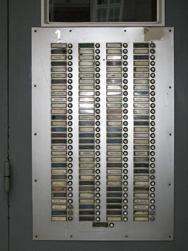 无人,竖图,室外,特写,白天,正面,零件,电路,静物,一排,关闭,整齐,开关,排列,按钮,打开,开启,门铃,队列,闭合,彩图