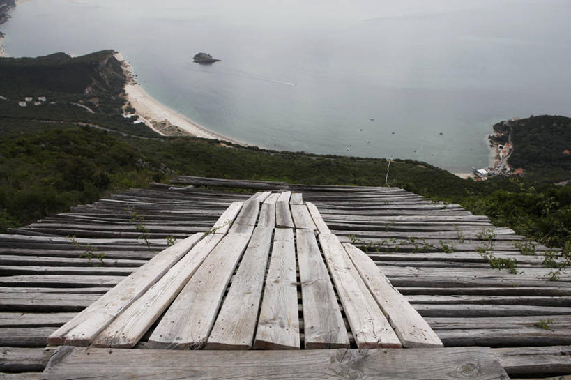 无人,横图,室外,白天,正面,锻炼,旅游,度假,运动,跳伞,海浪,海洋,石头,美景,植物,道路,路,葡萄牙,欧洲,石子,景观,浪花,悬崖,小路,交通,娱乐,树,树木,蓝色,绿色,蓝天,天空,自然,海水,天,享受,休闲,景色,放松,乡间小路,生长,晴朗,成长,南欧,自然风光,海景,万里无云,绝壁,葡萄牙共和国,体育,跳伞运动,大海,风浪,海,海水的波动,近岸浪,石块,岩石,涌浪,晴空,晴空万里,彩图,健身