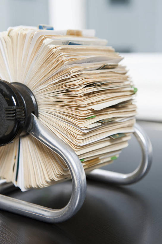 无人,办公室,竖图,室内,特写,白天,正面,家具,桌子,静物,名片,许多,阴影,朦胧,模糊,环绕,围绕,反射,信息,影子,办公桌,墙,联系,环抱,架子,墙壁,墙面,白色,卡片,支撑,身份,办公家具,名刺,名帖,交往,萦绕,名片架,旋转名片架,支持,彩图,商业,桌面名片架