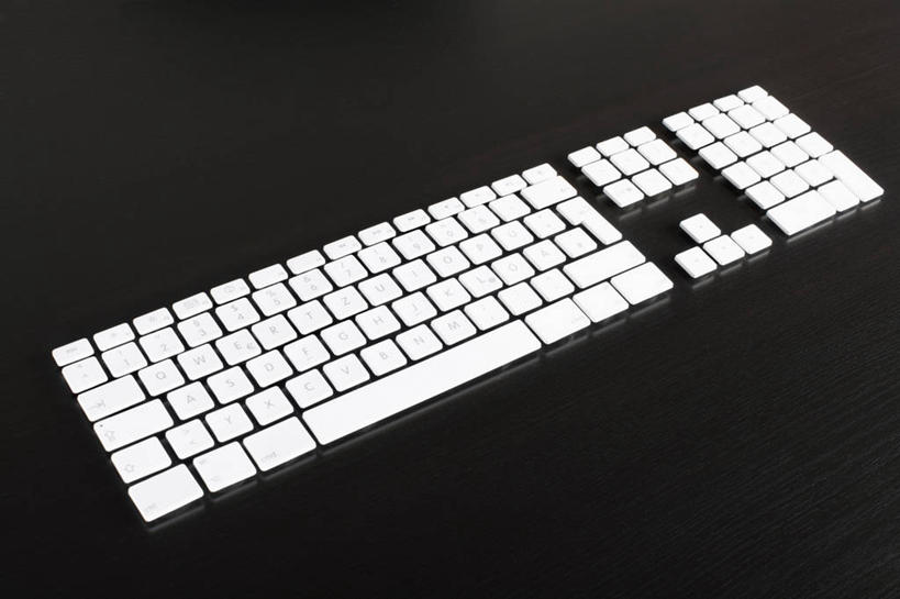 无人,横图,俯视,室内,特写,白天,键盘,静物,阴影,黑色背景,反射,英文,标志,文字,影子,字符,字母,输入设备,通讯设备,标识,一个,摄影,影棚,单个,英文字母,通信设备,彩图,高角度拍摄,影棚拍摄,拍摄