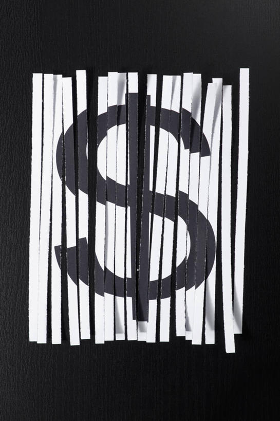 无人,竖图,室内,特写,白天,正面,钱,美元,静物,一排,黑色背景,破碎,整齐,标志,钱币,文字,纸,复印纸,纸张,美金,标识,排列,白色,金融,摄影,影棚,经济,破裂,队列,美圆,流通,贸易,摧毁,货币,美元符号,现金,彩图,影棚拍摄,拍摄