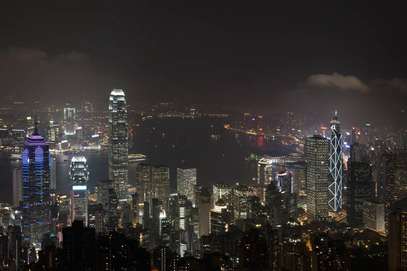 无人,高楼大厦,横图,俯视,航拍,室外,夜晚,度假,河流,美景,水,城市风光,标志建筑,城市,大厦,地标,建筑,摩天大楼,夜景,香港,中国,亚洲,阴影,光线,影子,河水,景观,水流,建筑群,灯光,娱乐,建设,维多利亚港,享受,休闲,景色,放松,港,鸟瞰,东亚,香港特别行政区,港澳台,中华人民共和国,维港,彩图,高角度拍摄,大楼,高层建筑,高楼,摩天楼