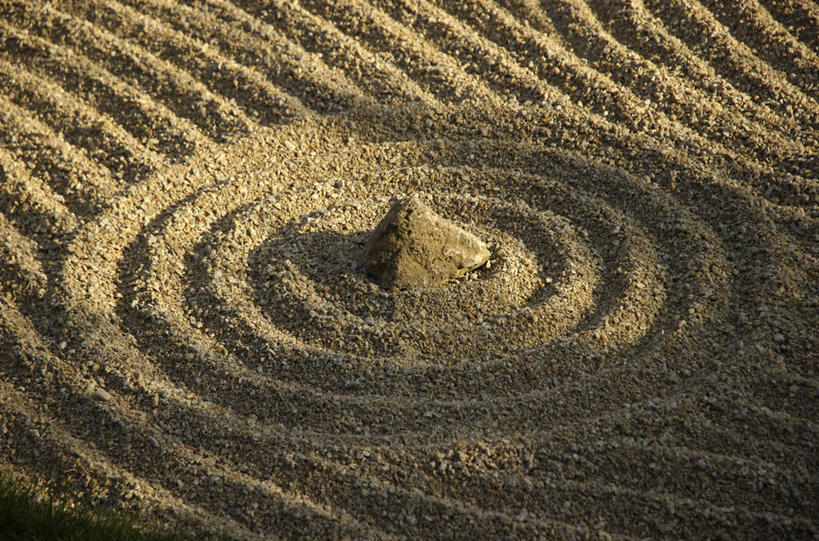 无人,横图,俯视,室外,特写,白天,建材,石头,建筑,静物,阴影,环绕,围绕,光线,圆形,材料,沙子,石子,图形,影子,圆,沙,几何,环抱,阳光,鹅卵石,建造,砂,矿产,数学,按摩石,萦绕,石块,彩图,高角度拍摄,几何图形,平面图形