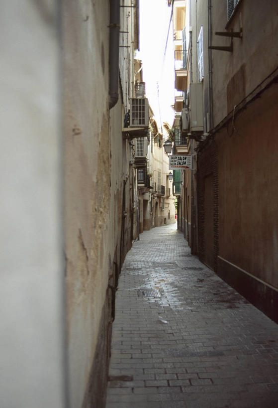 无人,家,竖图,室外,白天,正面,度假,美景,城市风光,城市,道路,路,西班牙,欧洲,阴影,光线,影子,房屋,屋子,景观,公寓,小路,交通,娱乐,洋房,楼房,住宅,阳光,享受,休闲,景色,放松,南欧,帕尔马,马略卡岛,西班牙王国,巴利阿里群岛,马略卡,彩图,房子