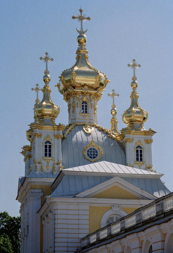 无人,家,宫殿,竖图,室外,白天,仰视,旅游,度假,别墅,标志建筑,地标,建筑,欧洲,俄罗斯,亚洲,阴影,节日,光线,十字架,影子,房屋,屋顶,屋子,公寓,顶棚,文化,娱乐,建设,洋房,楼房,住宅,蓝色,蓝天,天空,阳光,天,祈祷,享受,休闲,健康,金色,旅游胜地,放松,许愿,宗教,信仰,晴朗,纪念,祈求,富贵,豪宅,忠诚,万里无云,首府,圣彼得堡,富丽,俄联邦,俄罗斯联邦,名誉,荣华,彼得格勒,列宁格勒,列宁格勒州,圣彼得堡市,彼得大帝夏宫,彼德宫,俄罗斯夏宫,凯瑟琳宫,平安,晴空,晴空万里,彩图,低角度拍摄,房子