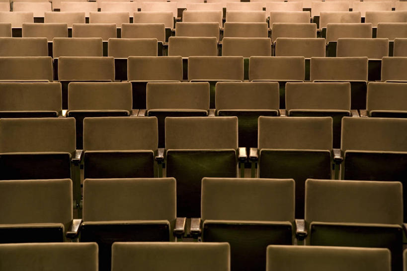 无人,横图,俯视,室内,白天,剧院,椅子,一排,许多,阴影,整齐,并列,并排,光线,影子,木椅,灯光,很多,排列,队列,平行,彩图,高角度拍摄,剧场