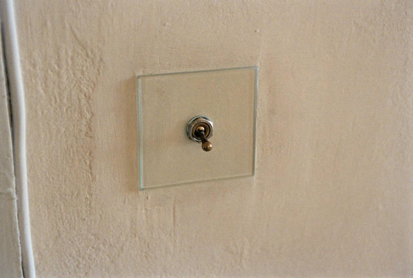 无人,横图,俯视,室内,特写,白天,零件,电路,静物,关闭,墙,浪漫,开关,墙壁,墙面,一个,按钮,打开,温暖,米色,单个,清爽,优雅,开启,高贵,米白色,含蓄,纯净,闭合,大气,彩图,高角度拍摄,内敛