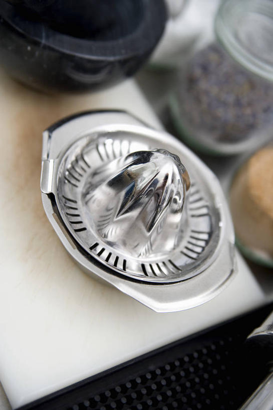 无人,竖图,俯视,室内,特写,白天,厨房,静物,金属制品,朦胧,模糊,金属,榨汁机,一个,单个,咖啡店,咖啡屋,手动榨汁机,彩图,高角度拍摄,灶间,咖啡馆