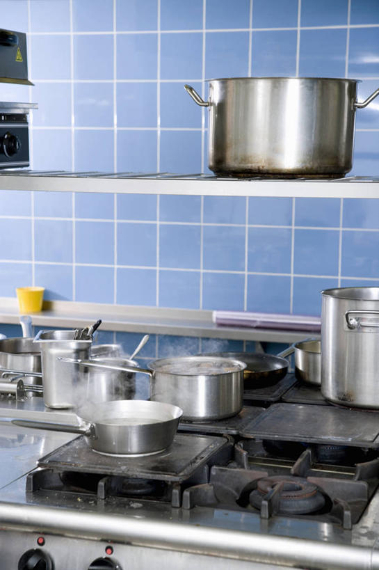 无人,竖图,室内,白天,正面,烹饪,建材,厨房,建筑,厨具,金属制品,金属,材料,瓷砖,炖锅,锅子,墙,锅,墙砖,墙壁,墙面,建造,锅具,灶具,燃气灶,烹饪用具,燃气具,烹调用具,烹调,彩图,灶间,墙面砖