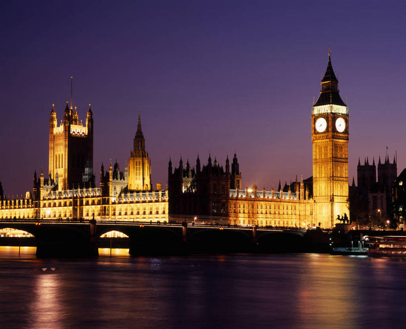 无人,横图,室外,夜晚,正面,旅游,度假,河流,石头,名胜古迹,水,标志建筑,地标,建筑,路灯,照明,英国,欧洲,伦敦,阴影,波纹,遗迹,时间,光线,石子,时钟,影子,河水,水流,钟楼,桥,灯光,涟漪,首都,计时,古迹,文物,娱乐,建设,古建筑,石桥,大本钟,大笨钟,威斯敏斯特宫,国会大厦,拱桥,栈桥,灯,倒影,水纹,钟表,波浪,享受,休闲,表,旅游胜地,放松,拱形,人行桥,石拱桥,照亮,倒映,照明设备,西欧,大不列颠,古文明,威斯敏斯特市,国会大楼,大不列颠及北爱尔兰联合王国,英国议会大厦,水晕,议会大厦,议会大楼,首都大厦,州议会大厦,州政府,州会议厅,塔钟,大不列颠联合王国,日不落英帝国,雾都,反照,威斯敏斯特跨河大桥,西敏寺大桥,威斯敏斯特宫报时钟,伊丽莎白塔,钟,石块,彩图