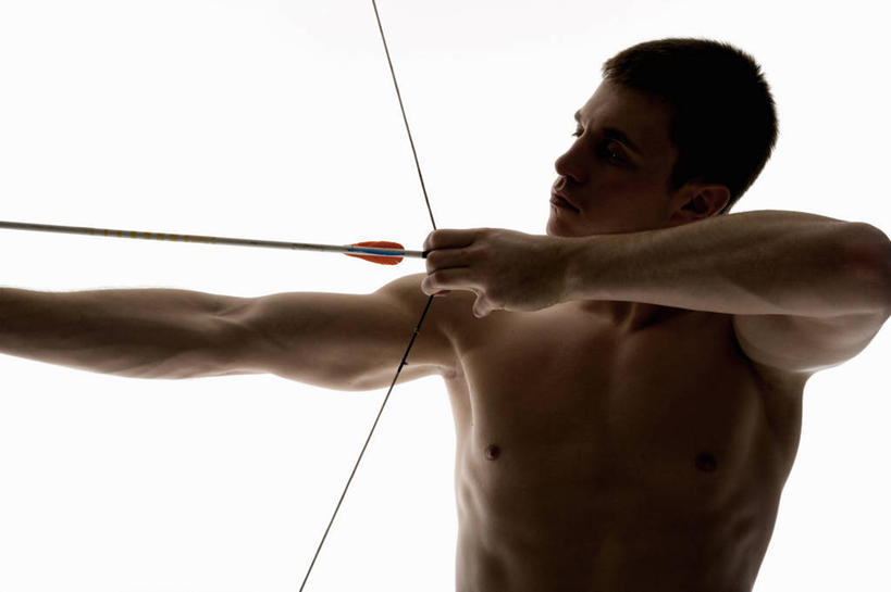 西方人,肌肉,健壮,一个人,运动员,站,横图,室内,白天,白色背景,正面,锻炼,快乐,比赛,运动,竞争,射箭,欧洲,欧洲人,仅一个男性,仅一个人,握,弓箭,拿,拿着,扭头,注视,娱乐,裸露,仅一个年轻男性,观察,看,站着,转头,休闲,健康,活力,力量,握着,摄影,影棚,观看,青春,察看,强壮,体育运动,关注,裸,箭术,体育,射箭比赛,射箭赛,射箭运动,男人,男性,年轻男性,白种人,体育运动员,运动选手,站立,半身,彩图,影棚拍摄,健身,拍摄