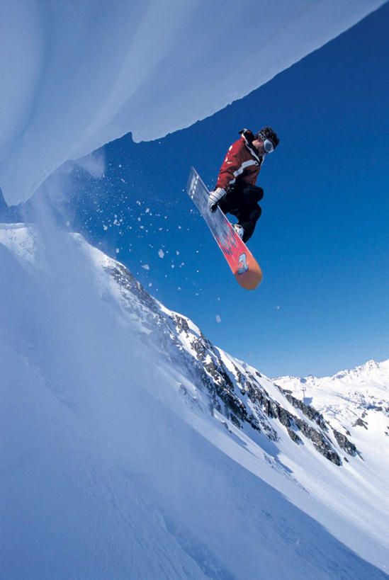 西方人,一个人,跳,竖图,室外,白天,侧面,旅游,度假,山,雪,雪山,大雪,帽子,欧洲,欧洲人,仅一个男性,仅一个人,握,阴影,服装,装饰,光线,影子,冰,积雪,山峰,雪景,冬季,冬天,山峦,半空,拿,拿着,注视,娱乐,运动器械,踩,仅一个年轻男性,衣服,蓝色,蓝天,天空,阳光,手套,天,踩着,观察,看,享受,休闲,温暖,健身器械,放松,寒冷,握着,服饰,晴朗,观看,羽绒服,保暖,华丽,滑雪板,滑雪鞋,点缀,察看,冰冷,御寒,关注,健身器材,户外运动,滑雪装备,万里无云,衬托,美观,雅致,雅观,编织帽,严寒,冰凉,酷寒,凛冽,凛凛,极冷,冬装,男人,男性,年轻男性,白种人,晴空,晴空万里,跳跃,彩图,全身,运动器材