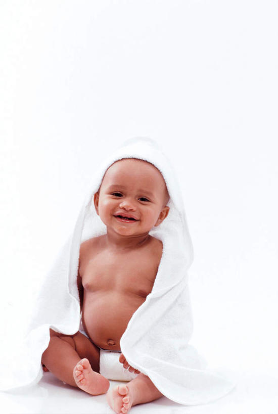 东方人,婴儿,儿童,一个人,坐,笑,微笑,露齿笑,竖图,室内,白天,白色背景,正面,纯洁,纺织品,亚洲,仅一个人,阴影,装饰,光线,毛毯,毯子,影子,注视,黄种人,尿布,纸尿裤,尿不湿,纺织,小孩,垫子,观察,看,温暖,可爱,摄影,活泼,影棚,观看,华丽,修饰,点缀,察看,纸尿布,关注,宝宝,纯真,烂漫,无邪,纸尿片,衬托,美观,雅致,雅观,伶俐,天真,亚洲人,孩子,坐着,彩图,全身,影棚拍摄,拍摄