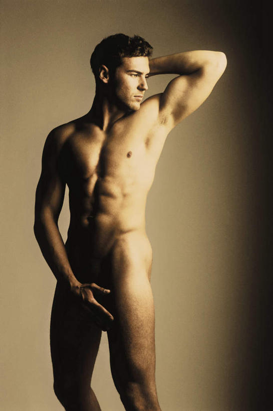 西方人,肌肉,健壮,一个人,站,举,竖图,室内,白天,正面,欧洲,欧洲人,仅一个男性,仅一个人,阴影,灰色背景,光线,影子,扭头,注视,裸露,仅一个年轻男性,观察,看,托,站着,转头,健康,活力,力量,帅哥,遮,遮掩,摄影,影棚,赤裸,观看,飘逸,青春,美男,察看,掩盖,遮挡,强壮,关注,裸,遮盖,掩饰,萧洒,潇洒,花美男,美男子,型男,男人,男性,年轻男性,白种人,举起,举手,举着,向上举,向上伸,向上托,站立,半身,彩图,影棚拍摄,拍摄