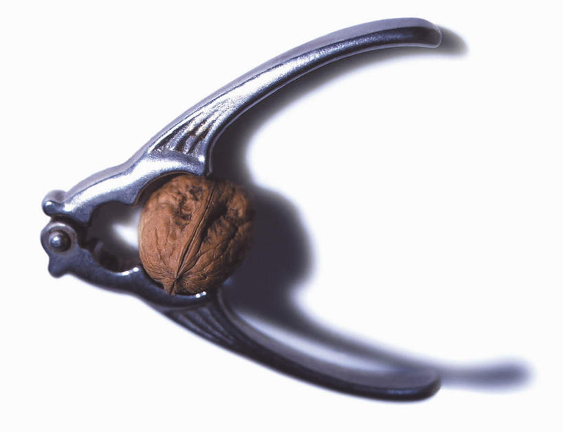 无人,横图,俯视,室内,特写,白天,白色背景,阴影,朦胧,模糊,光线,工具,钳子,影子,核桃,坚果,果实,一个,夹子,干果,摄影,影棚,单个,五金,胡桃,核桃钳,胡桃钳,食品夹,食物夹,羌桃,胡桃夹,彩图,高角度拍摄,影棚拍摄,拍摄