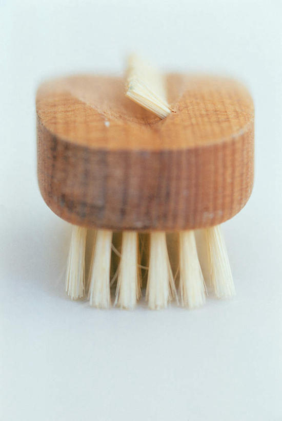 无人,竖图,室内,特写,白天,白色背景,正面,静物,一把,阴影,朦胧,模糊,光线,木制,影子,化妆刷,木制品,刷子,摄影,影棚,美容工具,指甲刷,化妆工具,彩图,影棚拍摄,拍摄