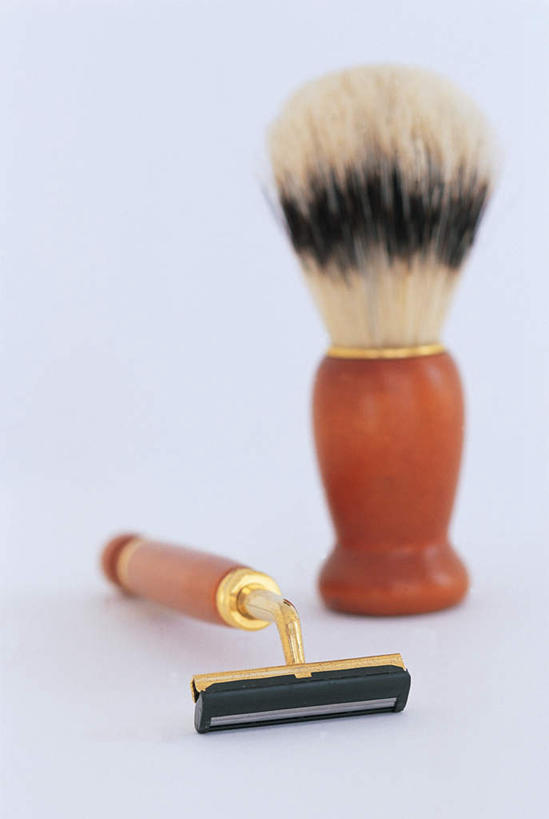 无人,竖图,室内,特写,白天,白色背景,正面,静物,阴影,光线,剃须刀,影子,两个,刷子,清洁,护理,摄影,影棚,美容工具,剃须,化妆工具,仪容,仪表,彩图,影棚拍摄,拍摄