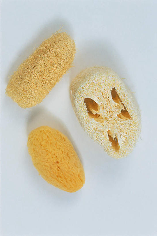无人,竖图,俯视,室内,特写,白天,白色背景,化妆,美容,护肤,阴影,光线,海绵,影子,三个,黄色,清洁,保养,享受,休闲,放松,保健,摄影,影棚,养颜,洗脸海绵,洗脸扑,洗脸绵,彩图,高角度拍摄,影棚拍摄,拍摄