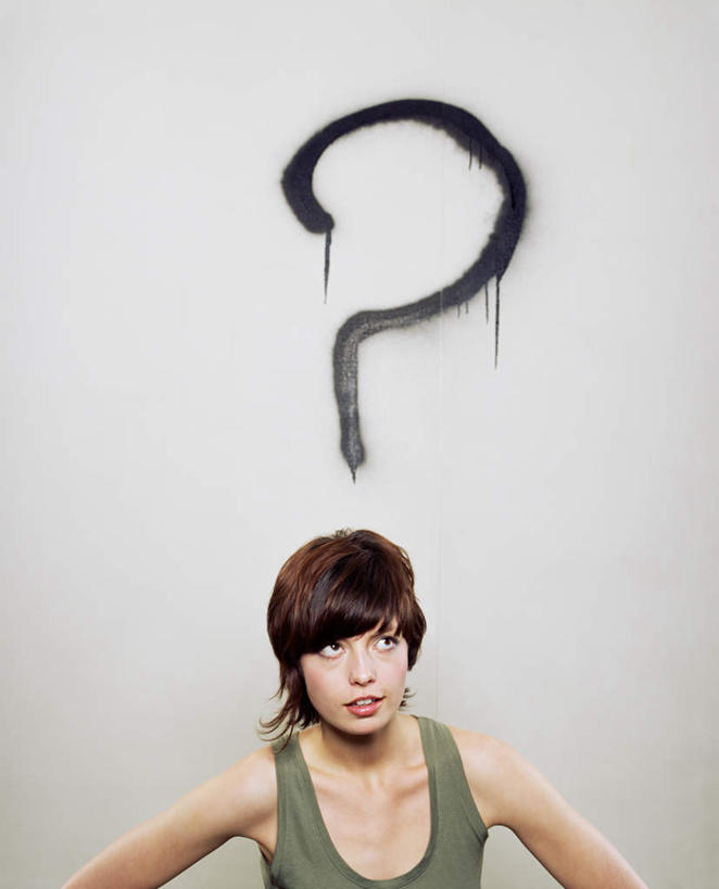 西方人,脸,头,脸颊,一个人,竖图,室内,白天,白色背景,正面,抽象,绘画,欧洲,欧洲人,仅一个年轻女性,仅一个女性,仅一个人,服装,艺术,背心,彩绘,符号,图案,墙,艺术品,古典,注视,休闲装,文化,肩膀,墙壁,墙面,衣服,工艺品,观察,看,品味,休闲,概念,思考,休闲服,摄影,服饰,影棚,观看,疑问,美术,察看,问号,高雅,关注,美学,图文,疑难,年轻女性,女人,女性,白种人,头部,脸部,脸蛋,面部,半身,彩图,影棚拍摄,拍摄,涂鸦