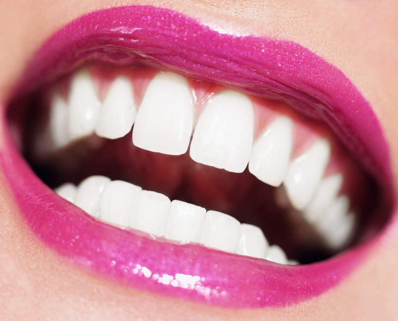 西方人,脸,头,嘴,脸颊,牙齿,一个人,笑,微笑,露齿笑,横图,室内,特写,白天,正面,兴奋,欧洲,欧洲人,仅一个年轻女性,仅一个女性,仅一个人,阴影,光线,影子,粉色,唇彩,张嘴,雪白,摄影,影棚,洁白,张大嘴巴,皎洁,尤物,皎白,明净,年轻女性,女人,女性,白种人,头部,齿,口,口腔,脸部,脸蛋,面部,牙,牙龈,嘴巴,嘴唇,张开嘴,半身,彩图,影棚拍摄,高兴,拍摄,佳丽,丽人,美人