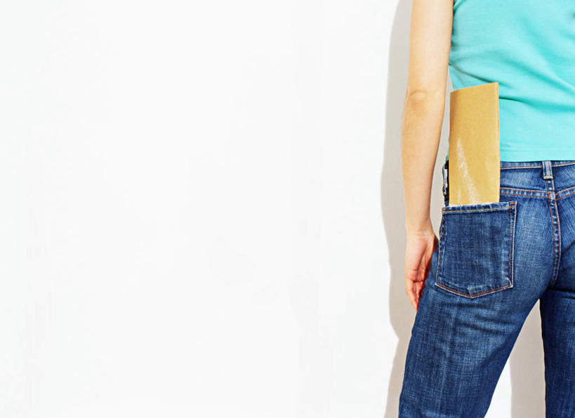 西方人,手,臀部,一个人,站,横图,室内,特写,白天,白色背景,欧洲,欧洲人,仅一个年轻女性,仅一个女性,仅一个人,一张,阴影,服装,光线,影子,注视,休闲装,背面,衣服,观察,看,站着,休闲,手部,休闲服,摄影,服饰,影棚,观看,单手,察看,关注,砂纸,年轻女性,女人,女性,白种人,屁股,站立,半身,彩图,影棚拍摄,拍摄