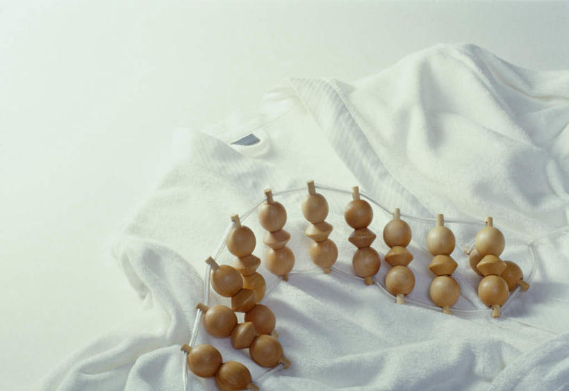 无人,横图,俯视,室内,特写,白天,白色背景,浴袍,静物,许多,阴影,光线,木制,影子,排列,白色,木制品,一件,摄影,影棚,按摩器,摆列,彩图,高角度拍摄,影棚拍摄,汤帷子,浴衣,拍摄,布列,分列