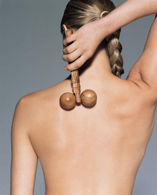 西方人,一个人,站,举,竖图,室内,白天,欧洲,欧洲人,仅一个年轻女性,仅一个女性,仅一个人,握,阴影,灰色背景,光线,木制,影子,拿,拿着,注视,一个,背面,木制品,观察,看,托,站着,握着,摄影,影棚,单个,观看,察看,关注,按摩器,尤物,年轻女性,女人,女性,白种人,举起,举手,举着,向上举,向上伸,向上托,站立,半身,彩图,影棚拍摄,拍摄,佳丽,丽人,美人