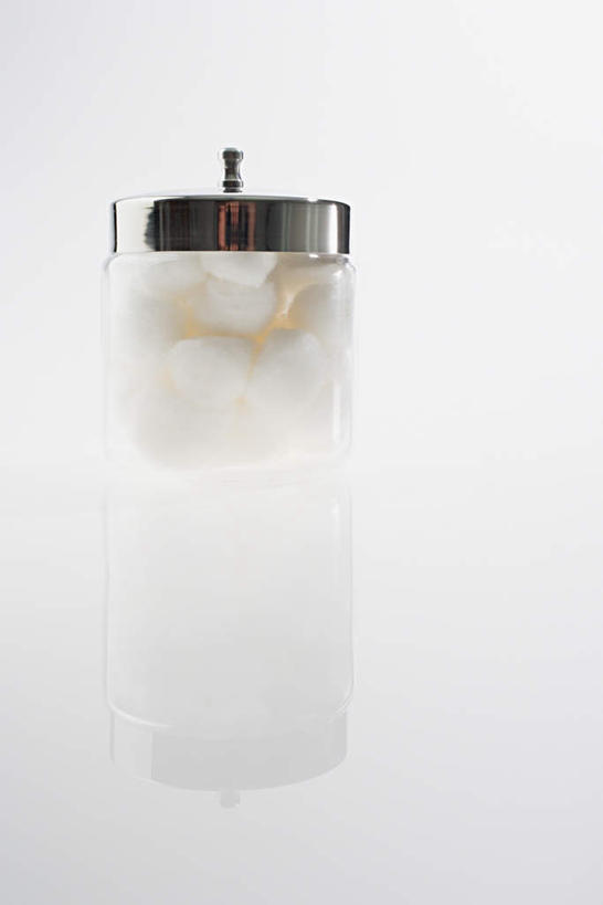 无人,竖图,俯视,室内,特写,白天,白色背景,农作物,玻璃,一堆,阴影,堆叠,堆积,柔软,光线,影子,棉花,玻璃制品,纺织,一只,玻璃瓶,瓶子,健康,温暖,摄影,影棚,堆,纤维,广口瓶,柔和,暖和,彩图,高角度拍摄,影棚拍摄,拍摄