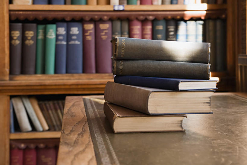 无人,图书馆,横图,室内,白天,正面,看书,阅读,桌子,静物,书籍,许多,学习,阴影,光线,影子,书桌,排列,课桌,书本,看,读书,浏览,浏览室,摆列,挡书板,书挡,书夹,书立,书,图书,彩图,书库,图书库,布列,分列,阅览室