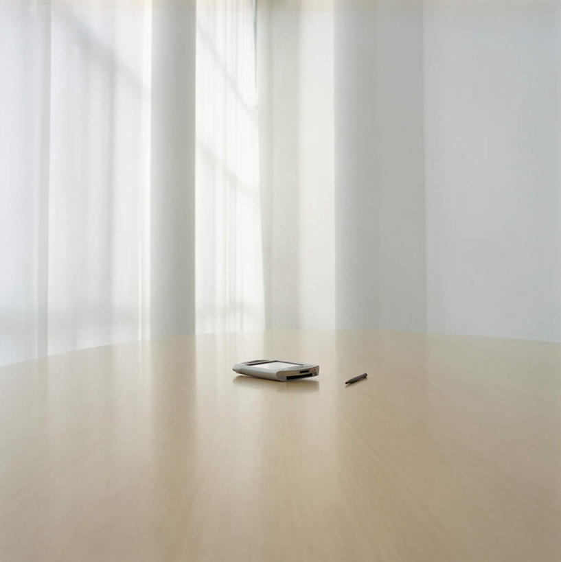 无人,办公室,竖图,室内,白天,正面,商务,科技,窗户,家具,桌子,科学,柱子,办公桌,墙,玻璃窗,墙壁,墙面,记录,便捷,联络,通信,掌上电脑,科学技术,液晶,办公家具,PDA掌上电脑,个人数字助理,轻巧,彩图,办公