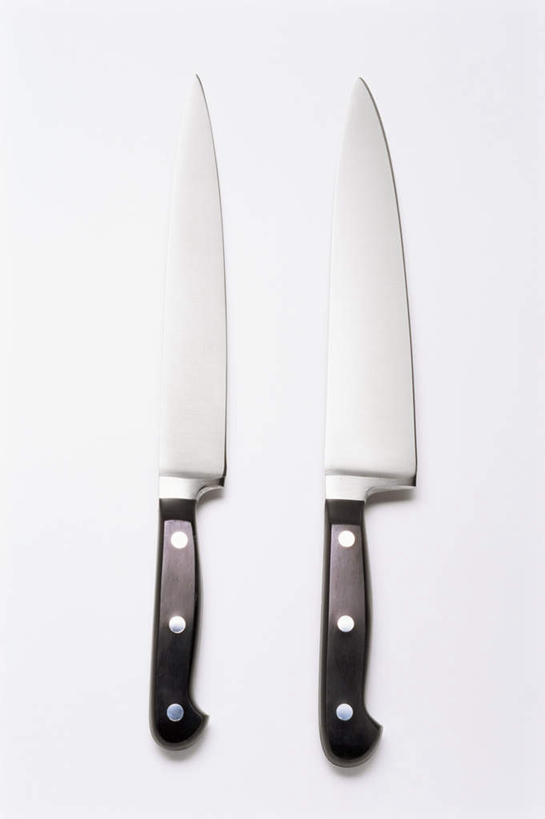 无人,竖图,俯视,室内,特写,白天,白色背景,静物,金属制品,金属,工具,刀具,两把,两个,刀,摄影,影棚,菜刀,切菜刀,彩图,高角度拍摄,影棚拍摄,拍摄