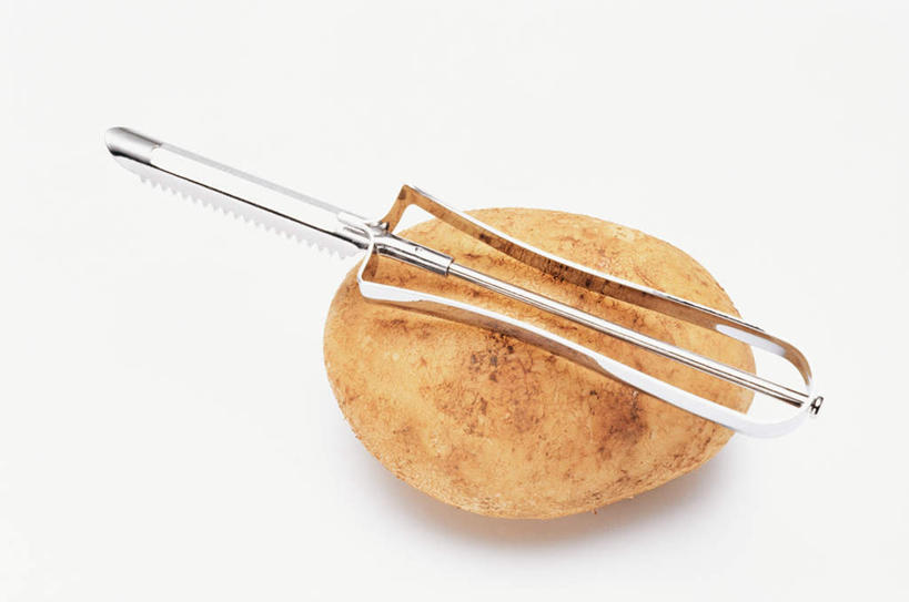 无人,横图,俯视,室内,特写,白天,白色背景,烹饪,蔬菜,土豆,厨具,金属制品,新鲜,金属,食品,食物,一个,摄影,有机食品,绿色食品,影棚,单个,烹饪用具,剥皮器,烹调用具,芋艿,洋芋,山药蛋,马铃薯,烹调,彩图,高角度拍摄,影棚拍摄,拍摄