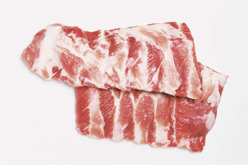 无人,横图,俯视,室内,特写,白天,白色背景,两片,阴影,反射,纹路,纹理,影子,肉,羊排,羊肉,肉类,摄影,影棚,肉食,肌理,彩图,高角度拍摄,影棚拍摄,拍摄