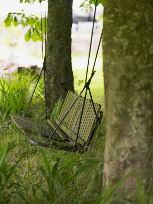 无人,竖图,室外,白天,正面,旅游,度假,游戏,草地,草坪,美景,植物,摇摆,景观,玩,娱乐,草,树,树木,绿色,自然,秋千,荡秋千,享受,休闲,景色,放松,生长,成长,活动,自然风光,摇晃,玩耍,嬉戏,彩图