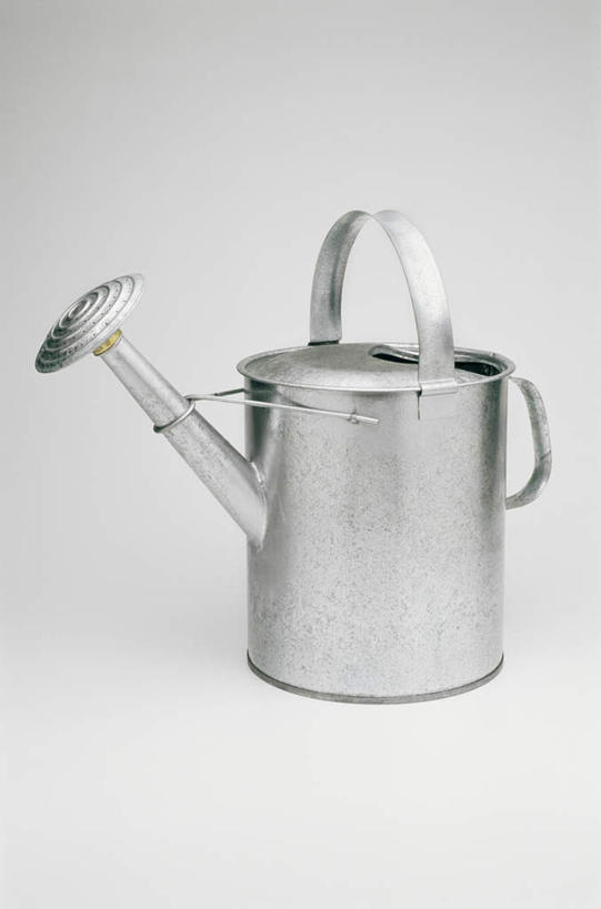 无人,竖图,室内,特写,白天,白色背景,正面,静物,金属制品,金属,壶,洒水壶,水壶,一个,摄影,影棚,单个,浇水壶,彩图,影棚拍摄,拍摄