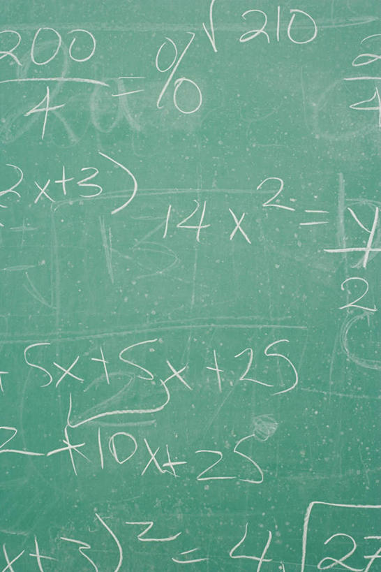 无人,学校,竖图,室内,特写,白天,正面,静物,标志,文字,字符,字母,凌乱,标识,黑板,教室,教学,混乱,阿拉伯文,纷乱,缭乱,庞杂,阿拉伯语,阿拉伯字母,耐磨,教学黑板,彩图