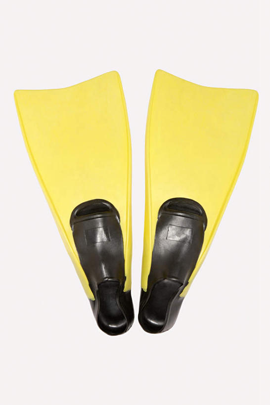 游泳,无人,竖图,室内,特写,白天,白色背景,正面,锻炼,运动,静物,一双,运动器械,黄色,黑色,健身器械,蛙鞋,潜水,摄影,影棚,脚蹼,潜水装备,健身器材,浮潜,潜水运动,体育,彩图,影棚拍摄,健身,拍摄,运动器材